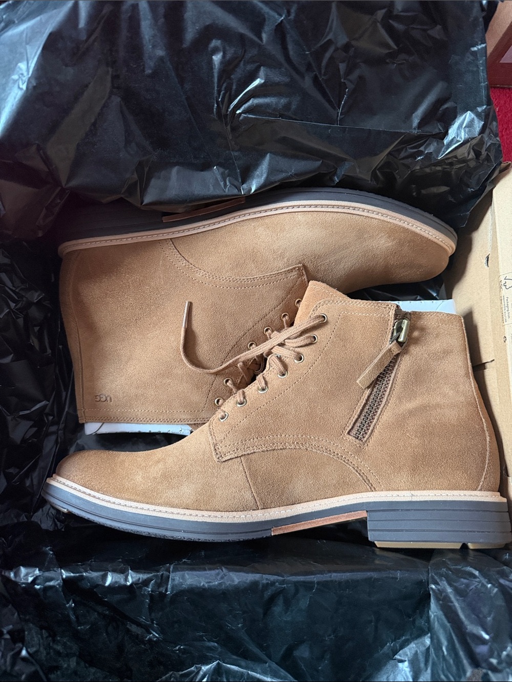 UGG Men's Chukka Suede Ankle Boots in Tan